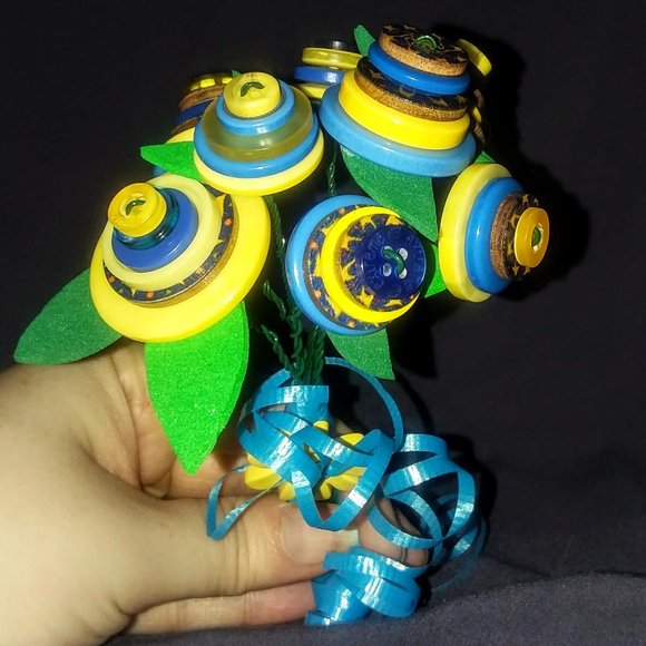 "Stars for Eyes" Handmade Button Bouquet - Picture 5 of 10